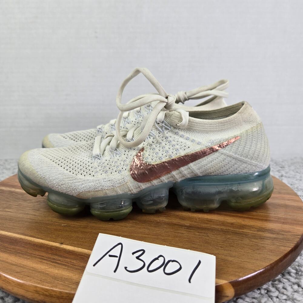 Nike Womens 7 Air Vapormax Explorer Light Athletic Gym Daily Sneaker 849557-104